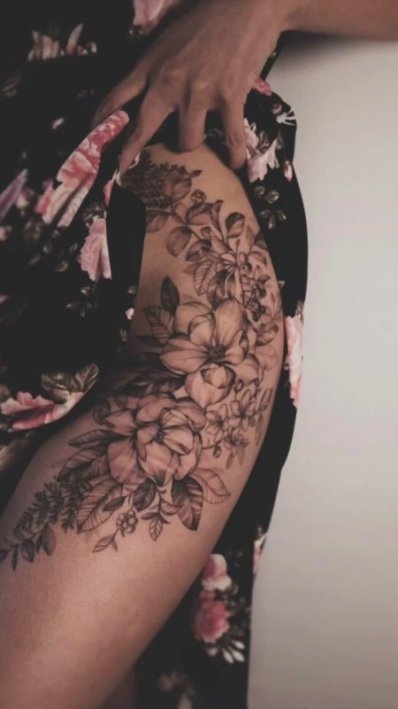 Тату на бедре для девушек