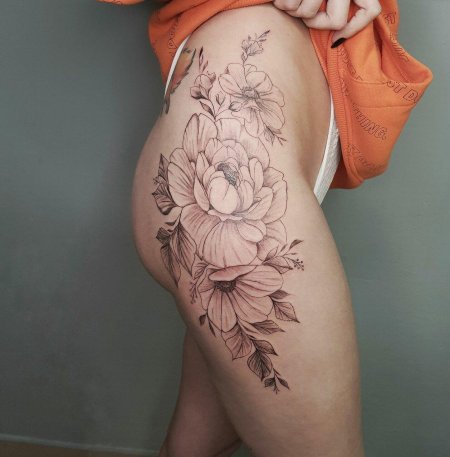 Тату на бедре сбоку для девушек