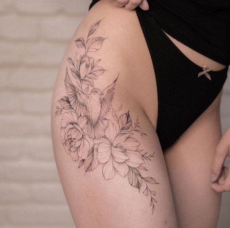 Татуировка на бедре женская