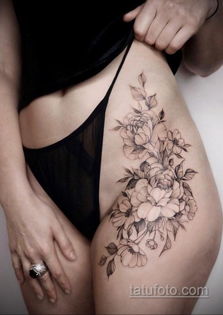 Тату на бедре