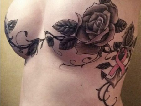 Наколки на женской груди