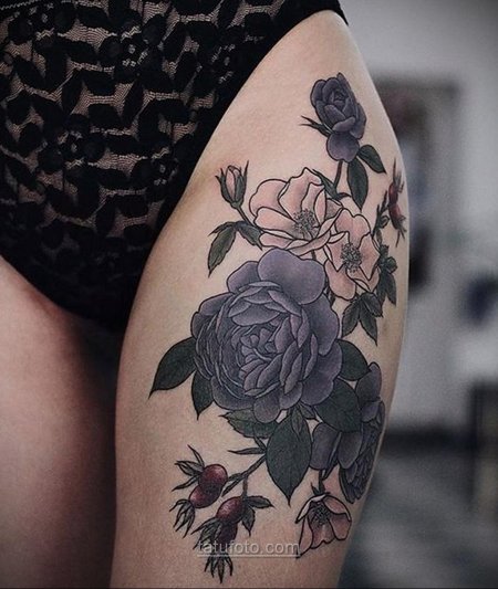 Тату на бедре