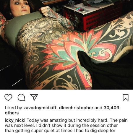 Тату блэкаут у девушек