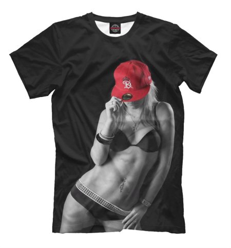 Красивый парень в футболке