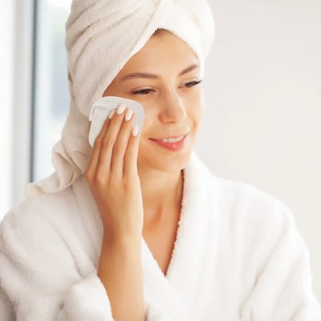 Женщина со стертым лицом