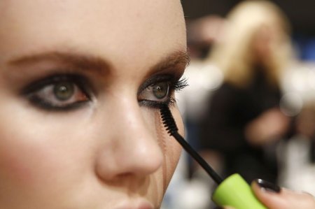 Глаза накрашенные тушью
