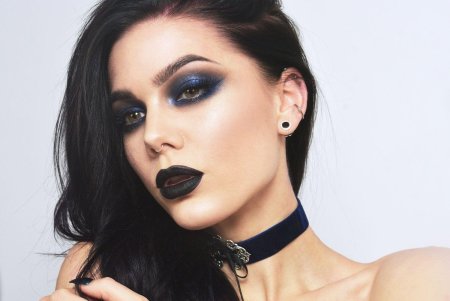 Линда Халберг темные губы