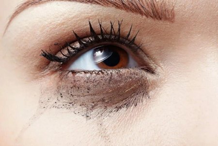 Размазанная тушь