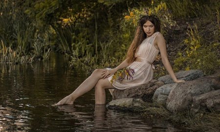 Красивые девушки на природе