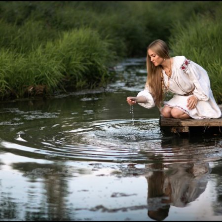 Девушка в воде