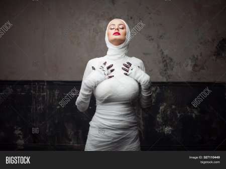 Девушки в бинтах огромные сиськи