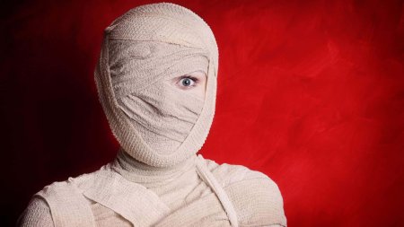 Лицо в бинтах