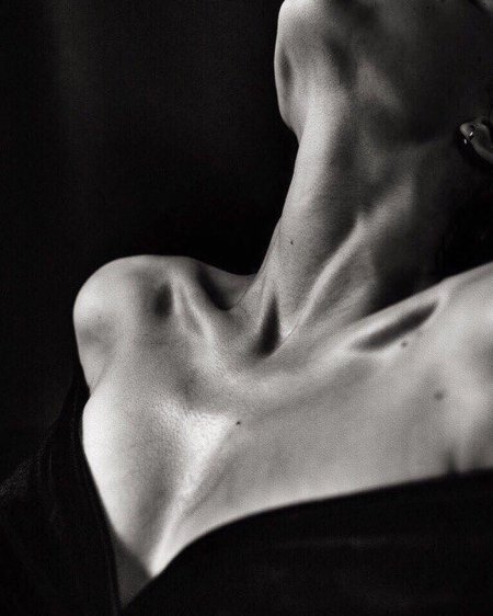 Шея девушки