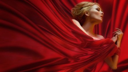 Девушка в Красном