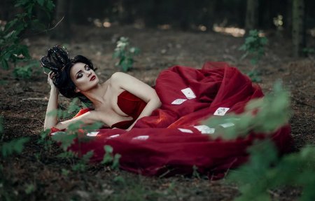 Красная королева алиса в стране чудес