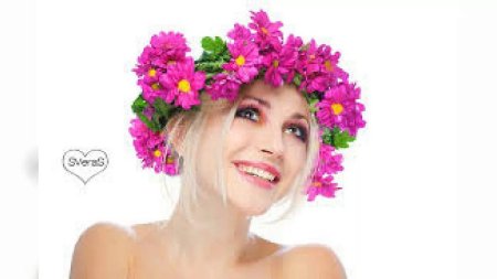 Девушка в венке