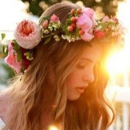 Позы для фото с венком на голове