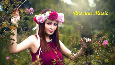 Девушка в венке