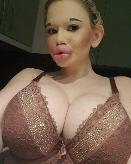 Андреа Иванова самые большие губы