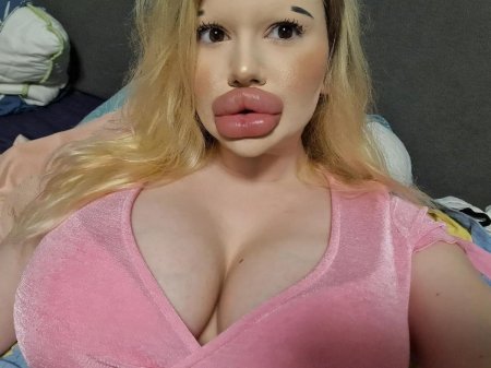 Андреа Иванова самые большие губы