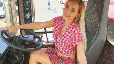 Джулия Фенд трактористка