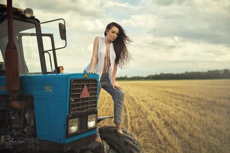 Трактористка Наталья Радченко