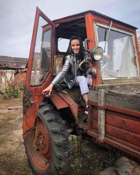 Трактористка Наталья Радченко