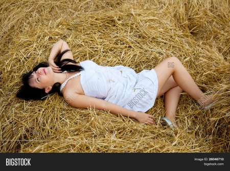 Девушка в соломе