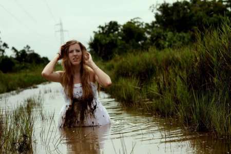 Вера Котельникова фотосессия в болоте
