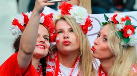 Болельщицы сборной Албании