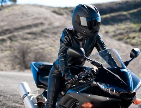 Девушка на мотоцикле