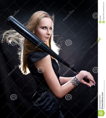 Девушка с битой