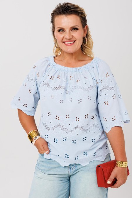 Голубая блуза