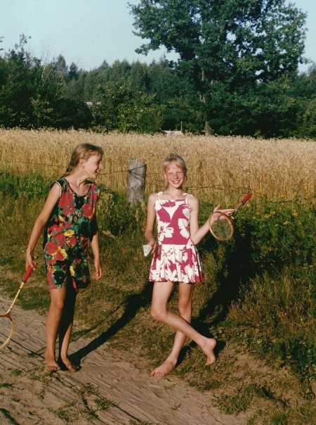 Девочка в деревне