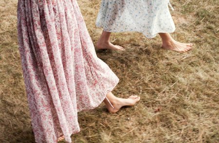 Сесиль Веллемберг босиком