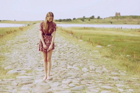 Девушка в платье летнем