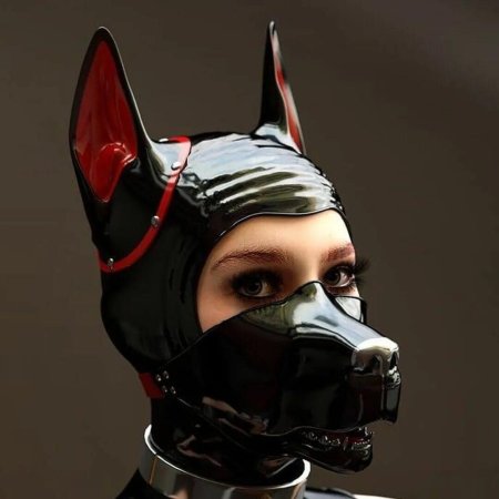 Девушка в костюме собаки