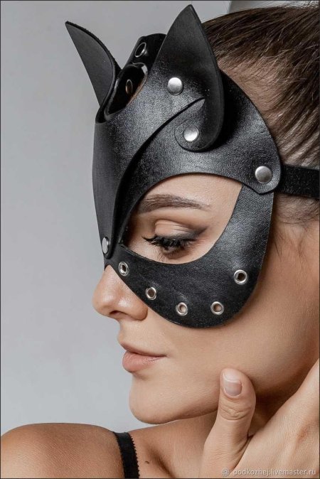 Маска кошки кожаная