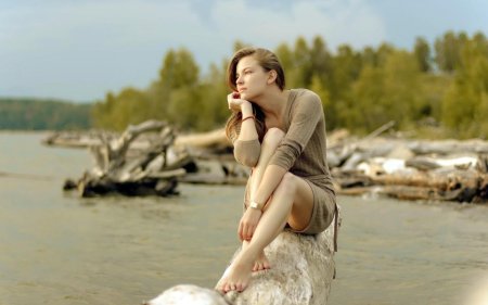 Полина Чернышова босиком