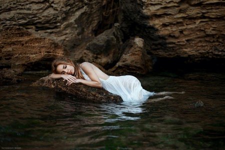 Фотосессия возле воды