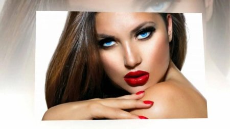 Ярко накрашенные женщины