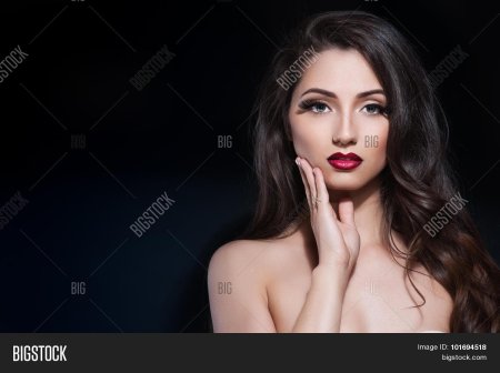 Девушка с красивым макияжем