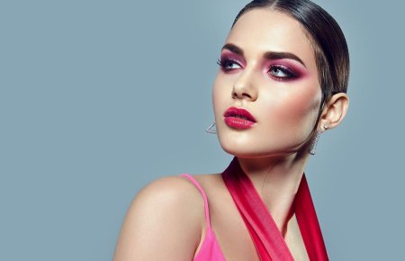 Яркие макияж