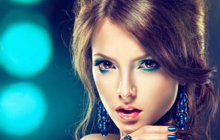 Красива девушка