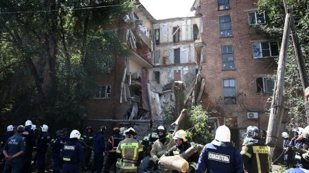 В омске обрушился дом август