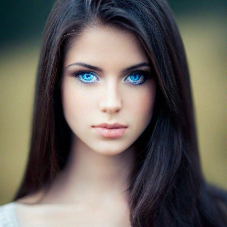 Красивые брюнетки с голубыми глазами