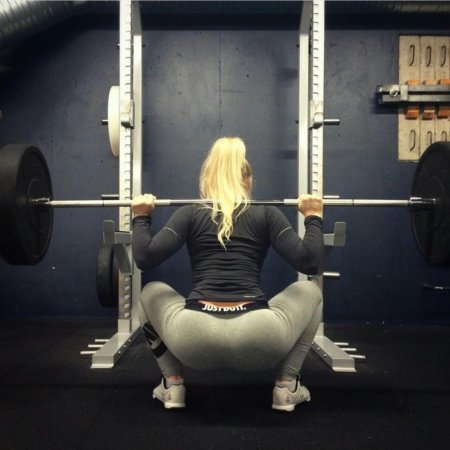 Анна Нистром со штангой