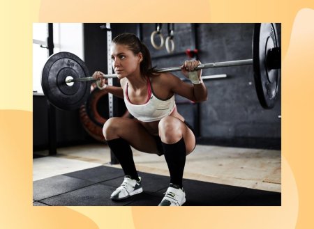 Женщина со штангой