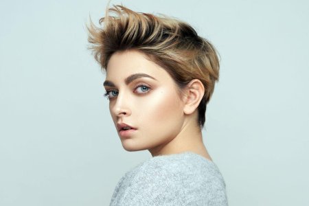 Короткие женские стрижки 2023