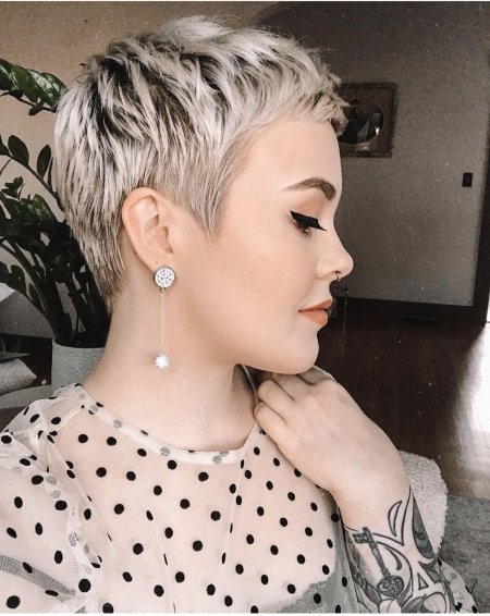 Женская стрижка на короткие волосы